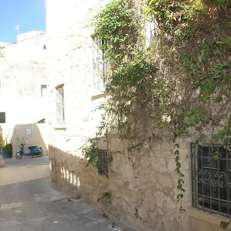 L.o. Mdina-designer House The Bedroom-tub Apartamento