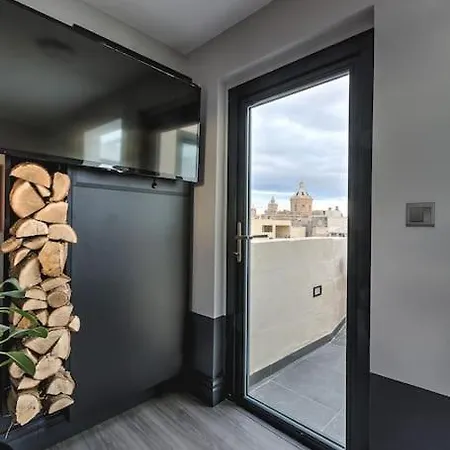 L.o. Mdina-designer House The Bedroom-tub Daire *