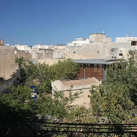 L.o. Mdina-designer House The Bedroom-tub Daire *
