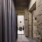 Appartement L.o. Mdina-designer House The Bedroom-tub Rabat