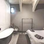L.o. Mdina-designer House The Bedroom-tub Appartement *