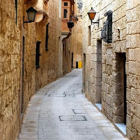 L.o. Mdina-designer House The Bedroom-tub Rabat