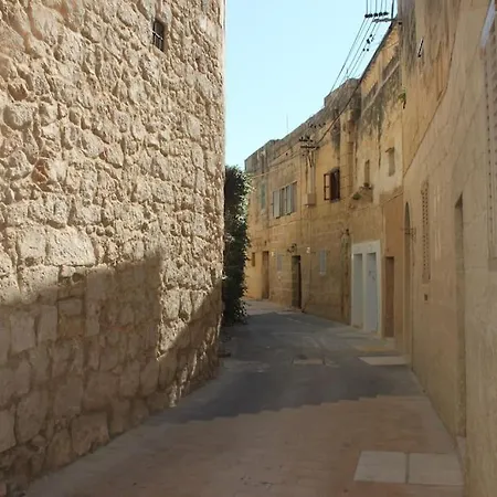 Apartment L.o. Mdina-designer House The Bedroom-tub *