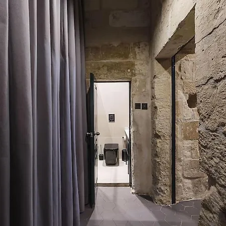 Apartament L.o. Mdina-designer House The Bedroom-tub Rabat