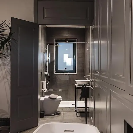 L.o. Mdina-designer House The Bedroom-tub Apartament