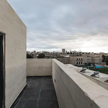 Apartament L.o. Mdina-designer House The Bedroom-tub