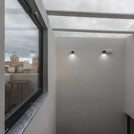 L.o. Mdina-designer House The Bedroom-tub Rabat