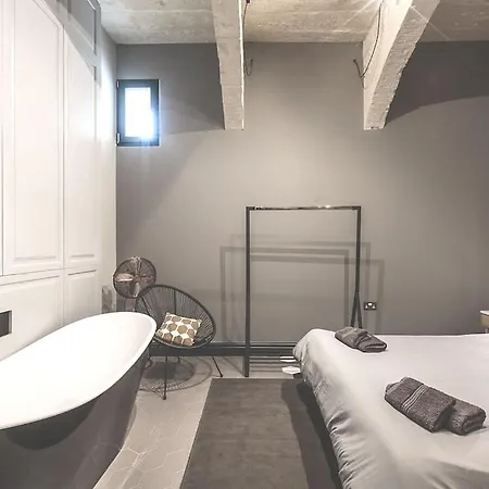 L.o. Mdina-designer House The Bedroom-tub Apartman *