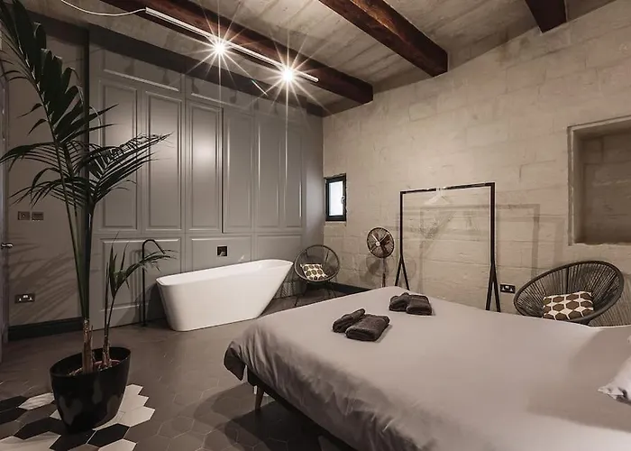 L.o. Mdina-designer House The Bedroom-tub * Rabat