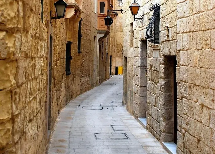 L.o. Mdina-designer House The Bedroom-tub Rabat