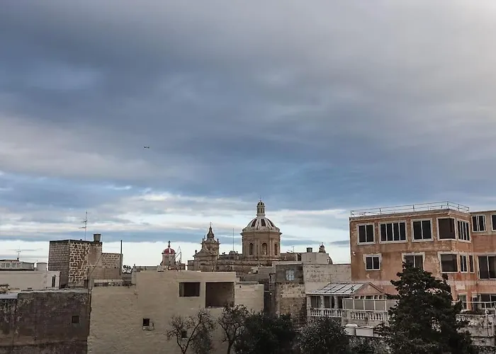 L.o. Mdina-designer House The Bedroom-tub Apartman *