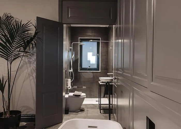 L.o. Mdina-designer House The Bedroom-tub Apartman