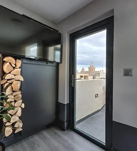 L.o. Mdina-designer House The Bedroom-tub Apartman *