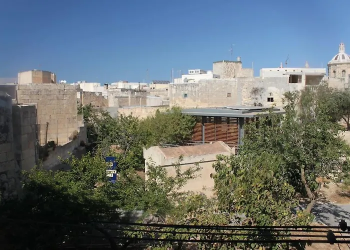 L.o. Mdina-designer House The Bedroom-tub Apartman *
