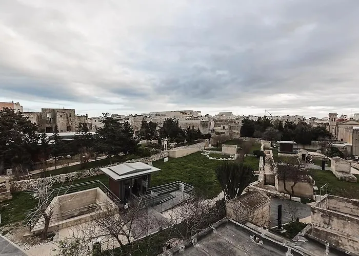 L.o. Mdina-designer House The Bedroom-tub Apartman